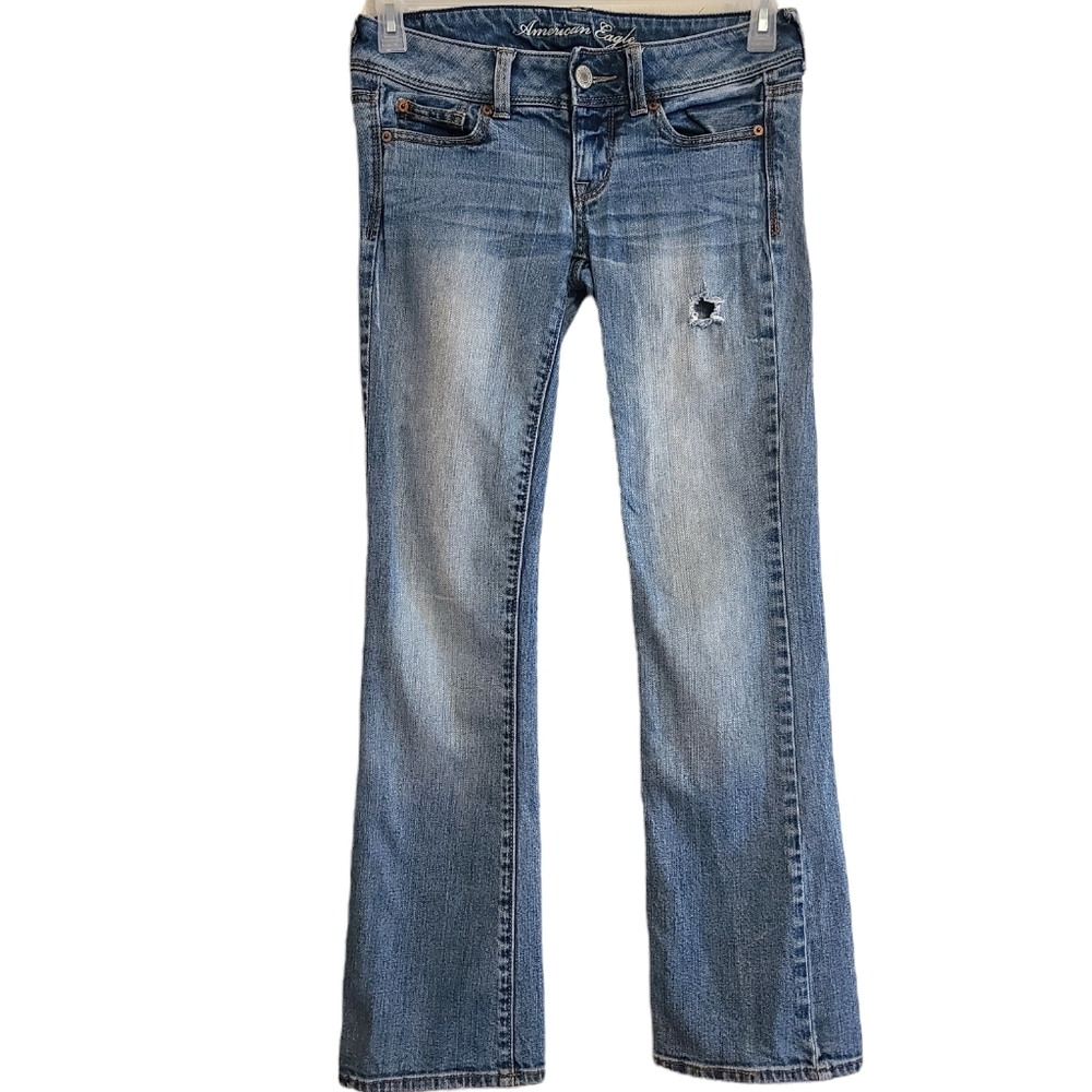 American Eagle Women's Size 4 Short Stretch Slim Boot Light Wash Distressed Blue